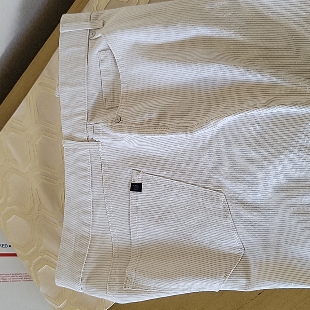 Gloria Vanderbilt Curvy Capris Cream Color With Tan Stripes